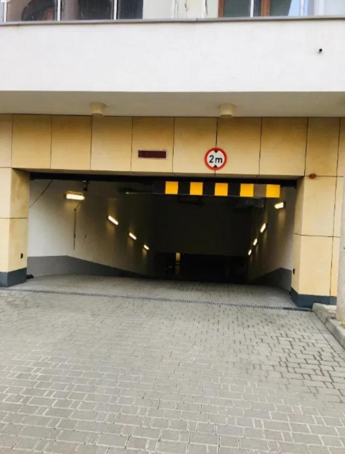 Apartment 3 Aircon With Free Parking, Balcony Walking Distance Old Town Krakau